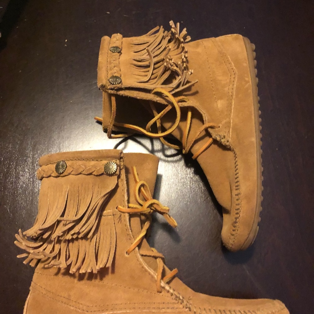 Brand new Minnetonka moccasin booties